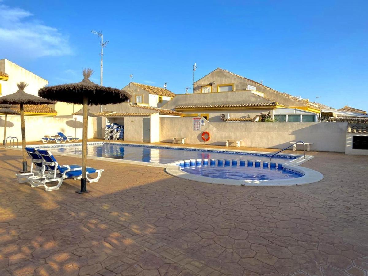 Ferienwohnung Bonito Adosado Con Piscina A 200 M De La Playa El Mojon  Exterior foto